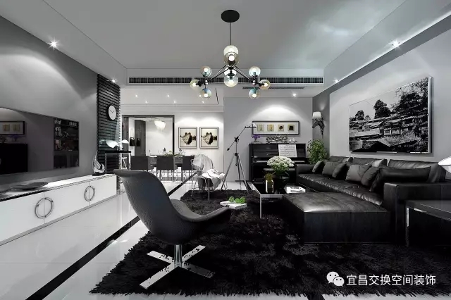 客厅设计  黑色地毯搭配黑色皮质沙发，搭配现代化的吊灯，展现出后现代风格在追求现代化潮流的同时，将传统的典雅和现代的新颖相融合，创造出融合时尚与典雅的独特设计。